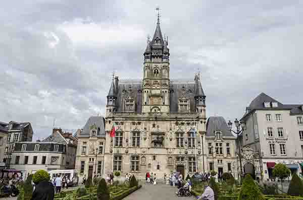 Francia - Compiegne 02 - ayuntamiento.jpg